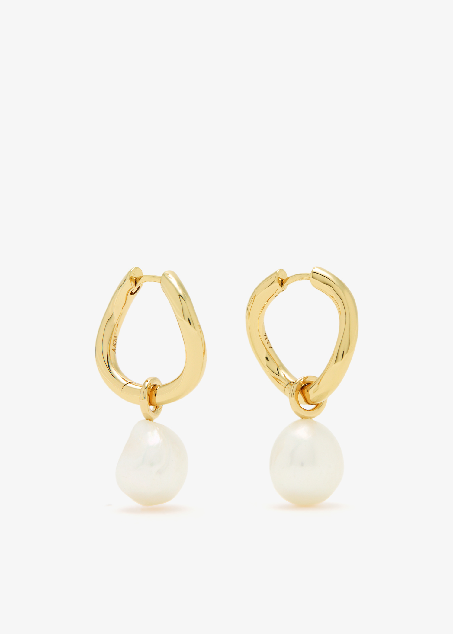 Serenity Pearl Charm hoops, Gold
Serenity Pearl Charm hoops, Gold
