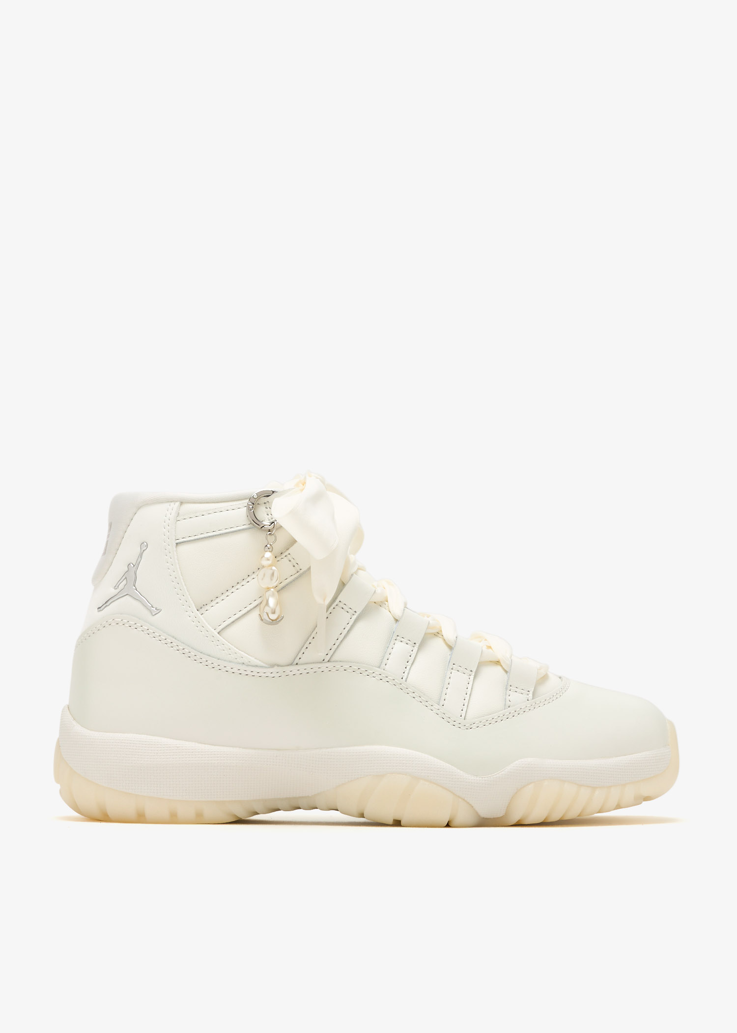 Air Jordan 11 Retro sneakers, Cream
Air Jordan 11 Retro sneakers, Cream