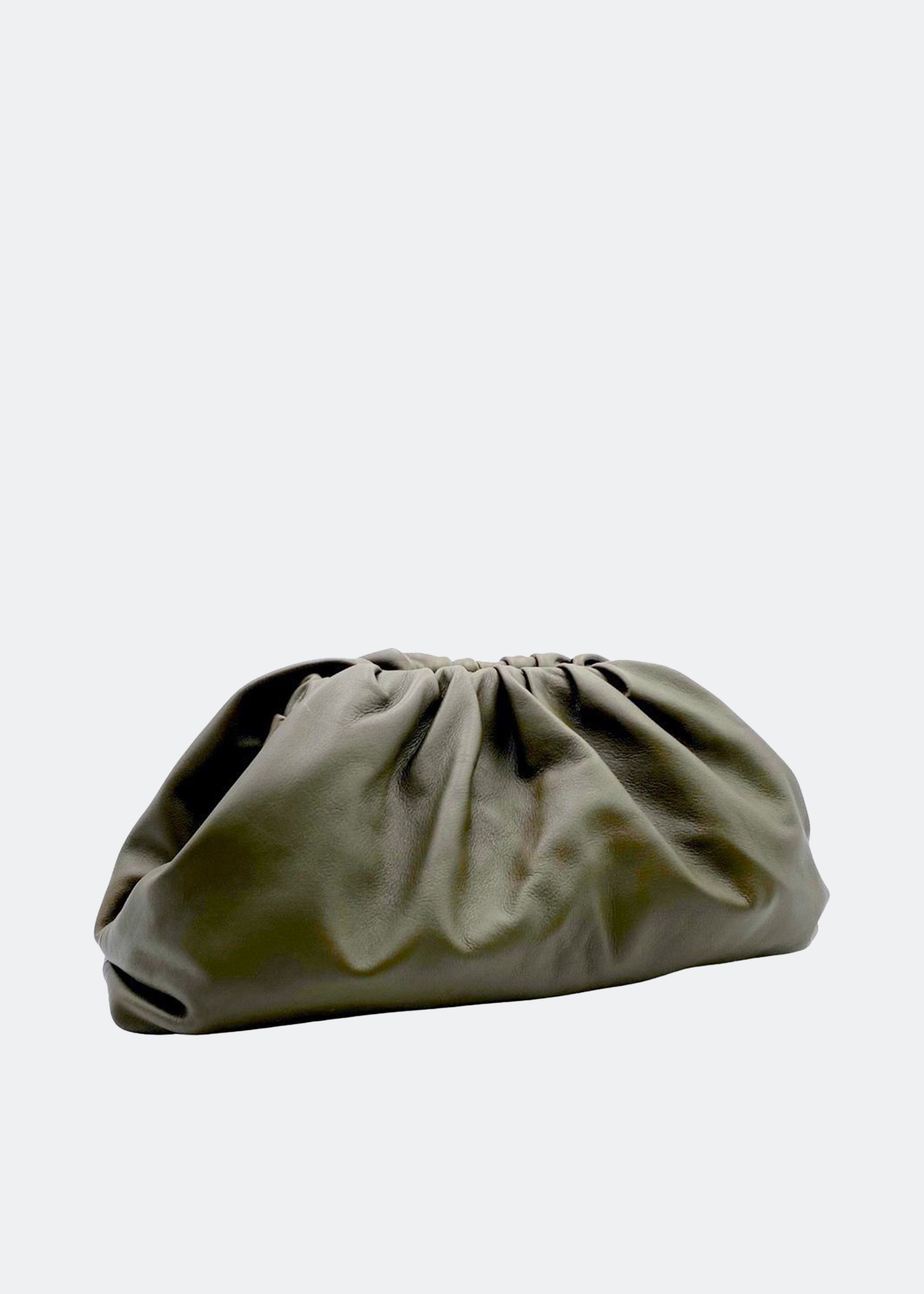 Pouch in khaki green leather
Pouch in khaki green leather