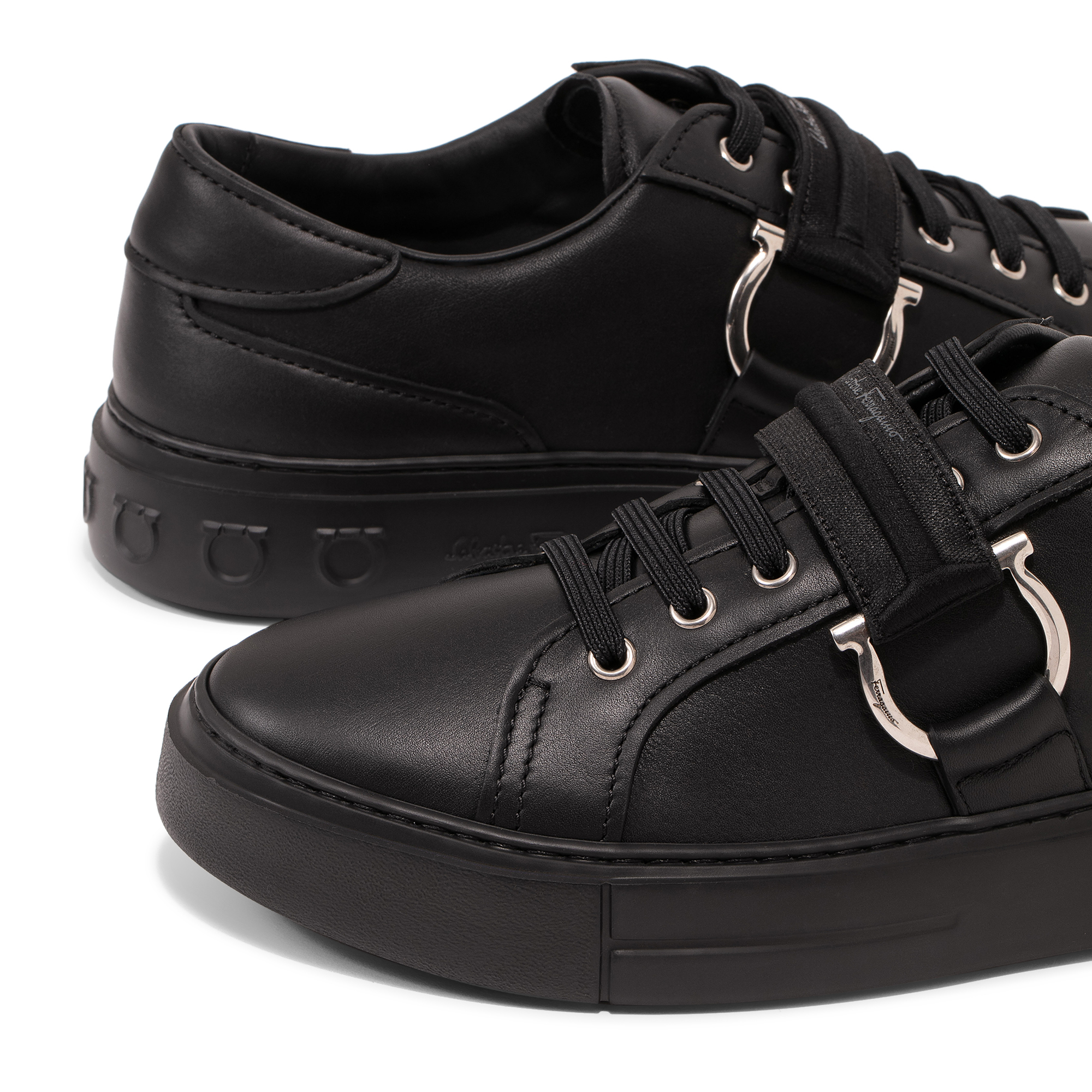 

Pharrel sneakers, Black