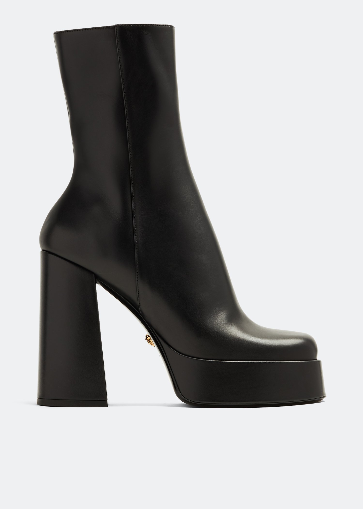 

Aevitas platform boots, Black