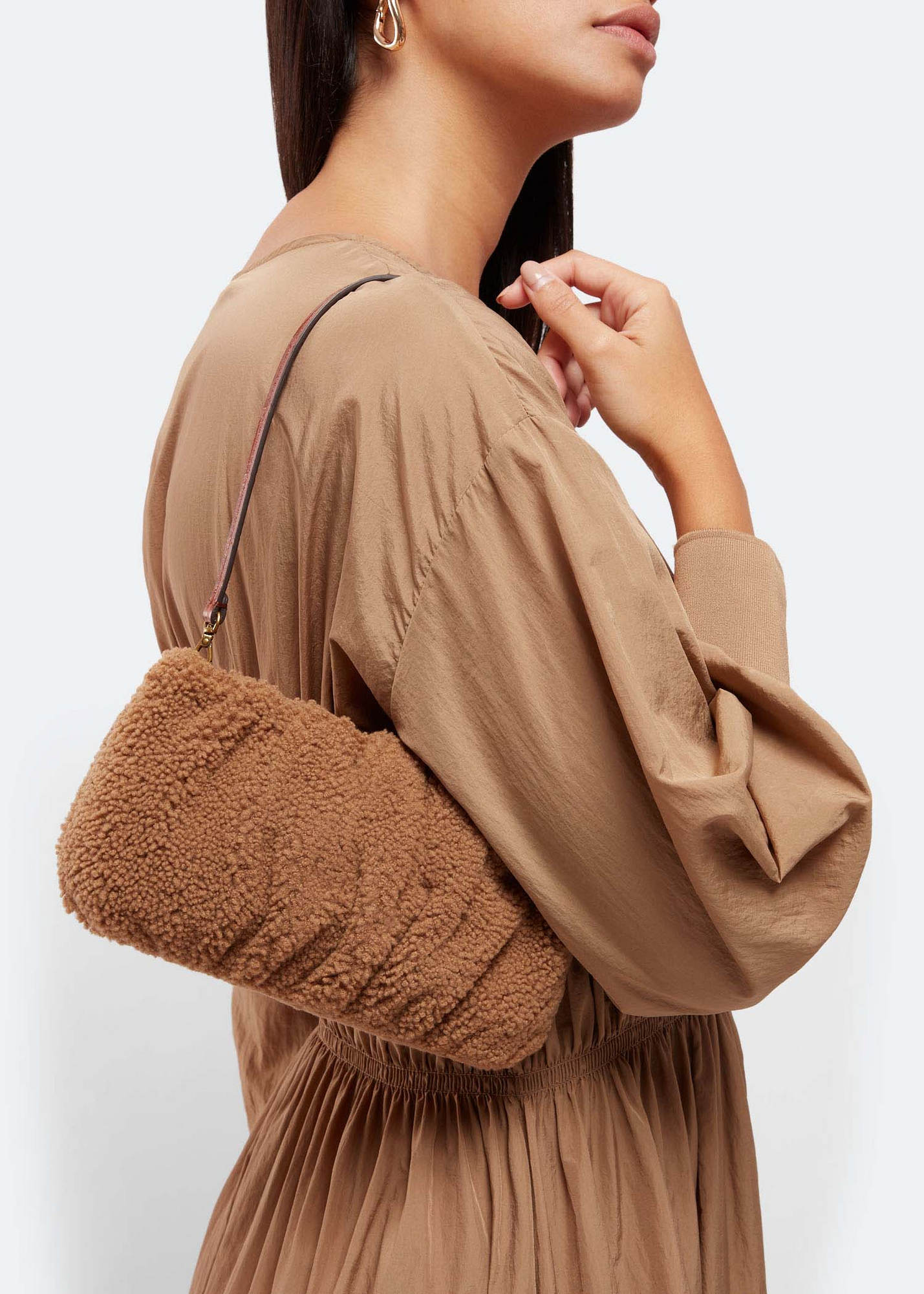 

Bean shearling bag, Beige