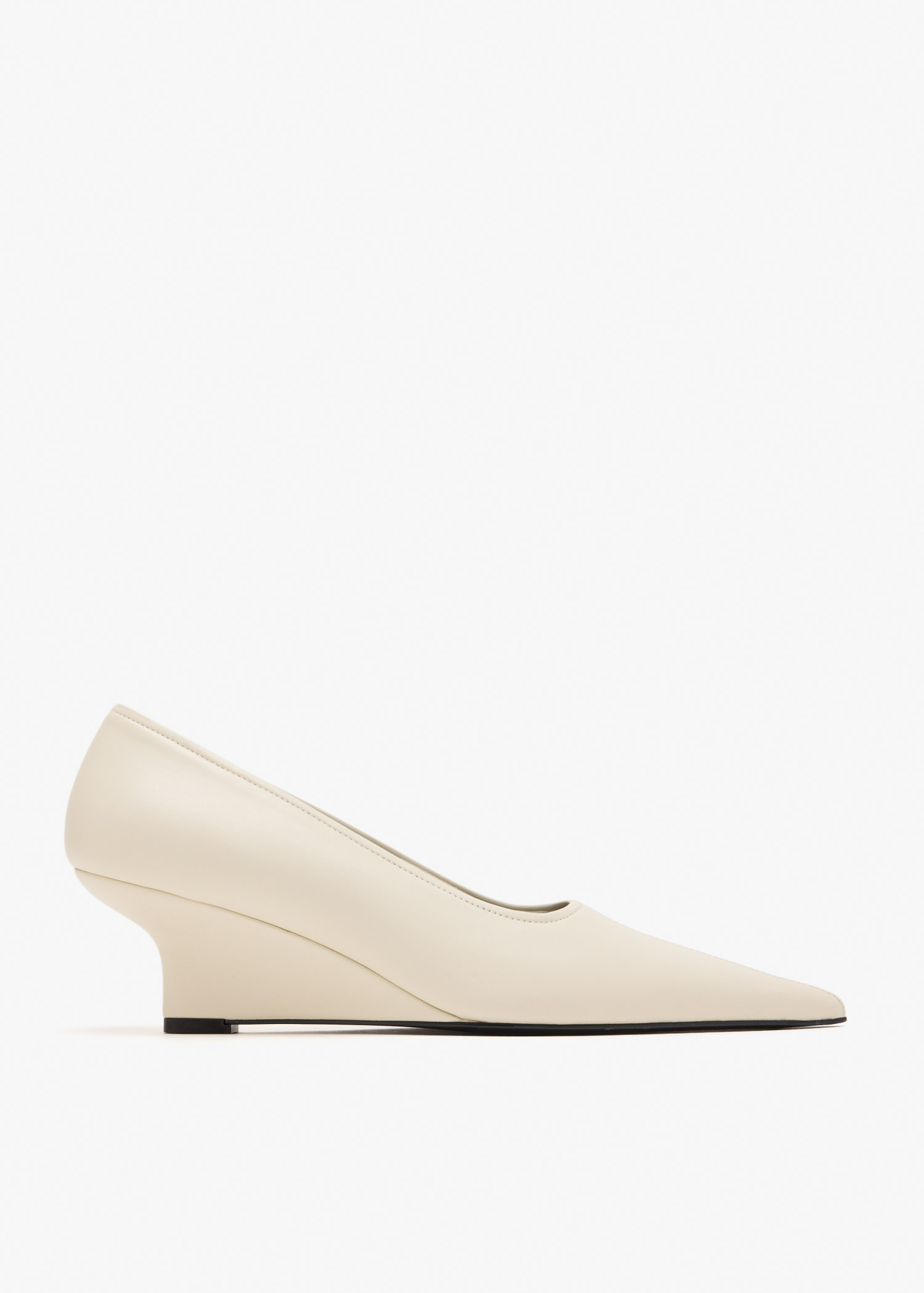 

Sharp nappa wedge pumps, White