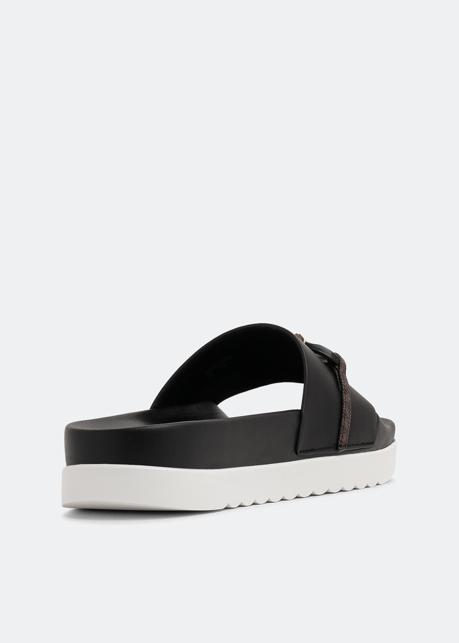 

Tyra slides, Black