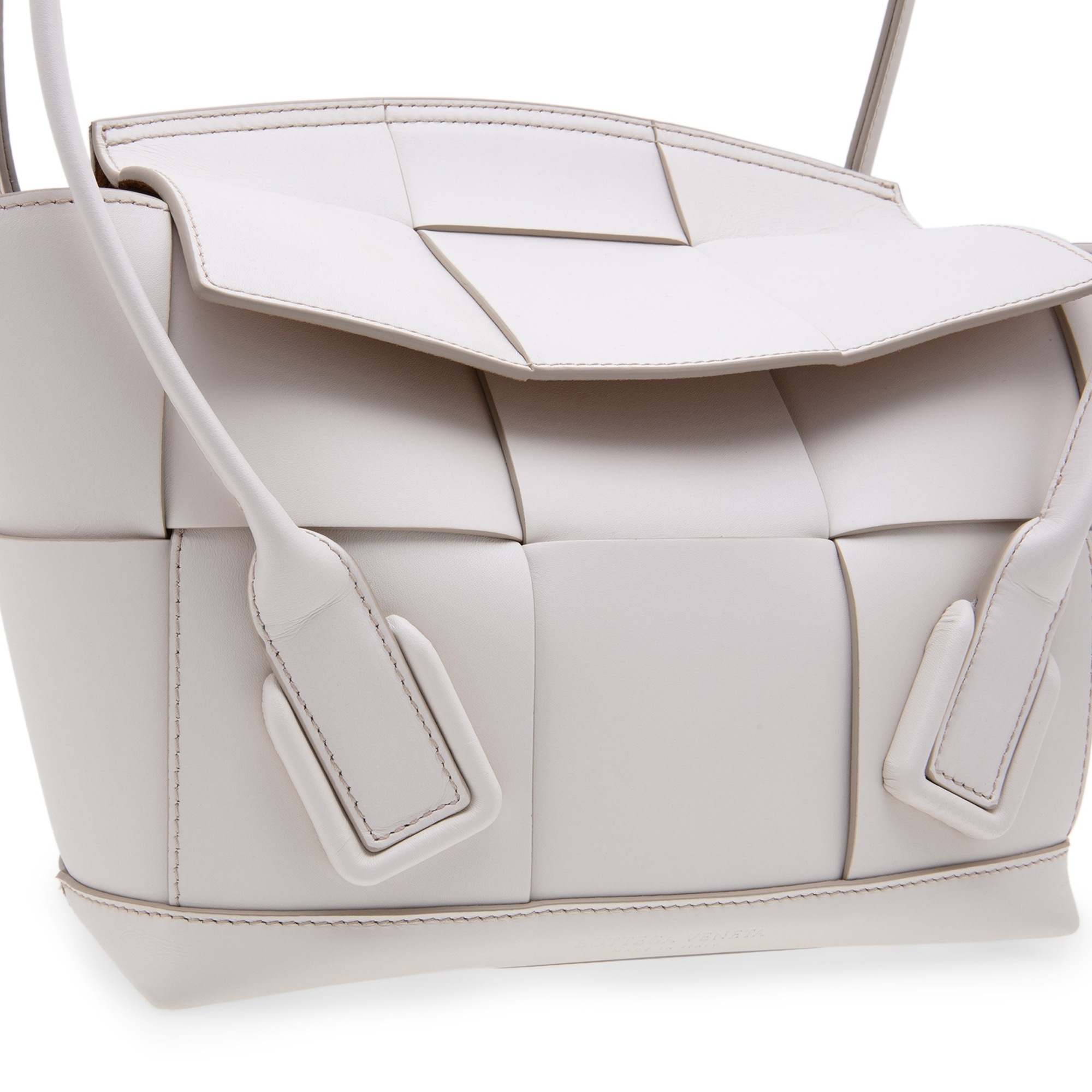 

The Arco 33 bag, White