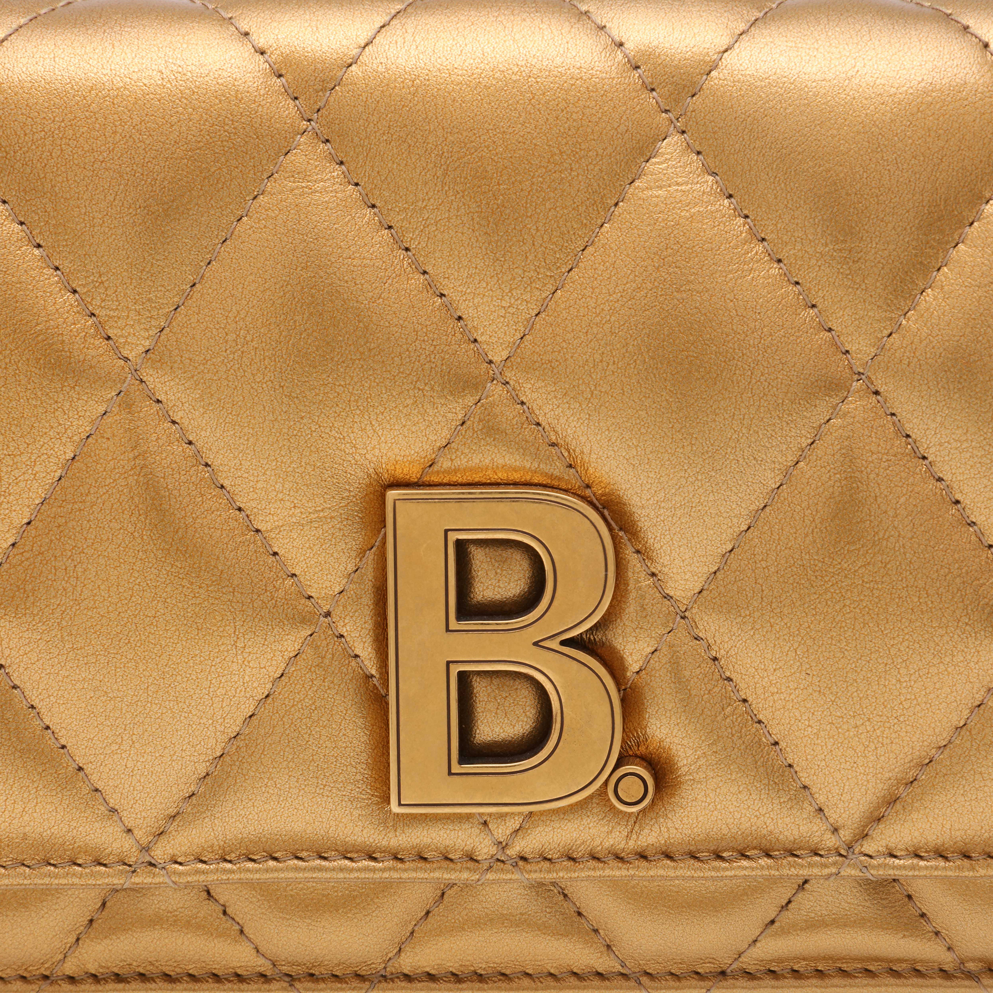 

B. chain wallet, Gold