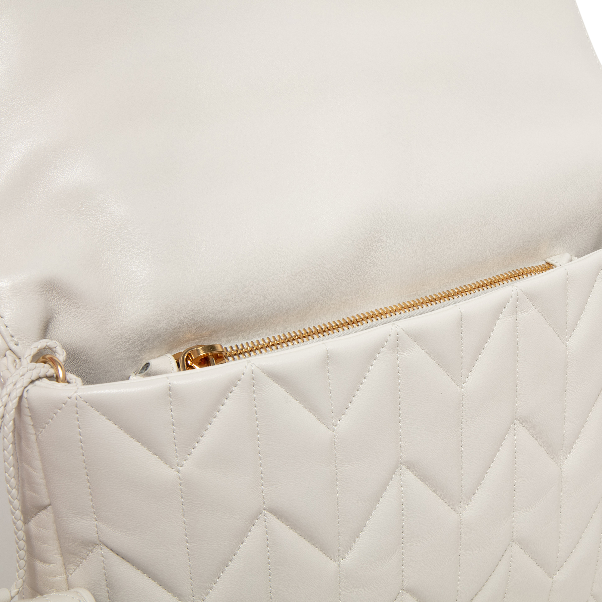 

Matelassé nappa leather shoulder bag, White