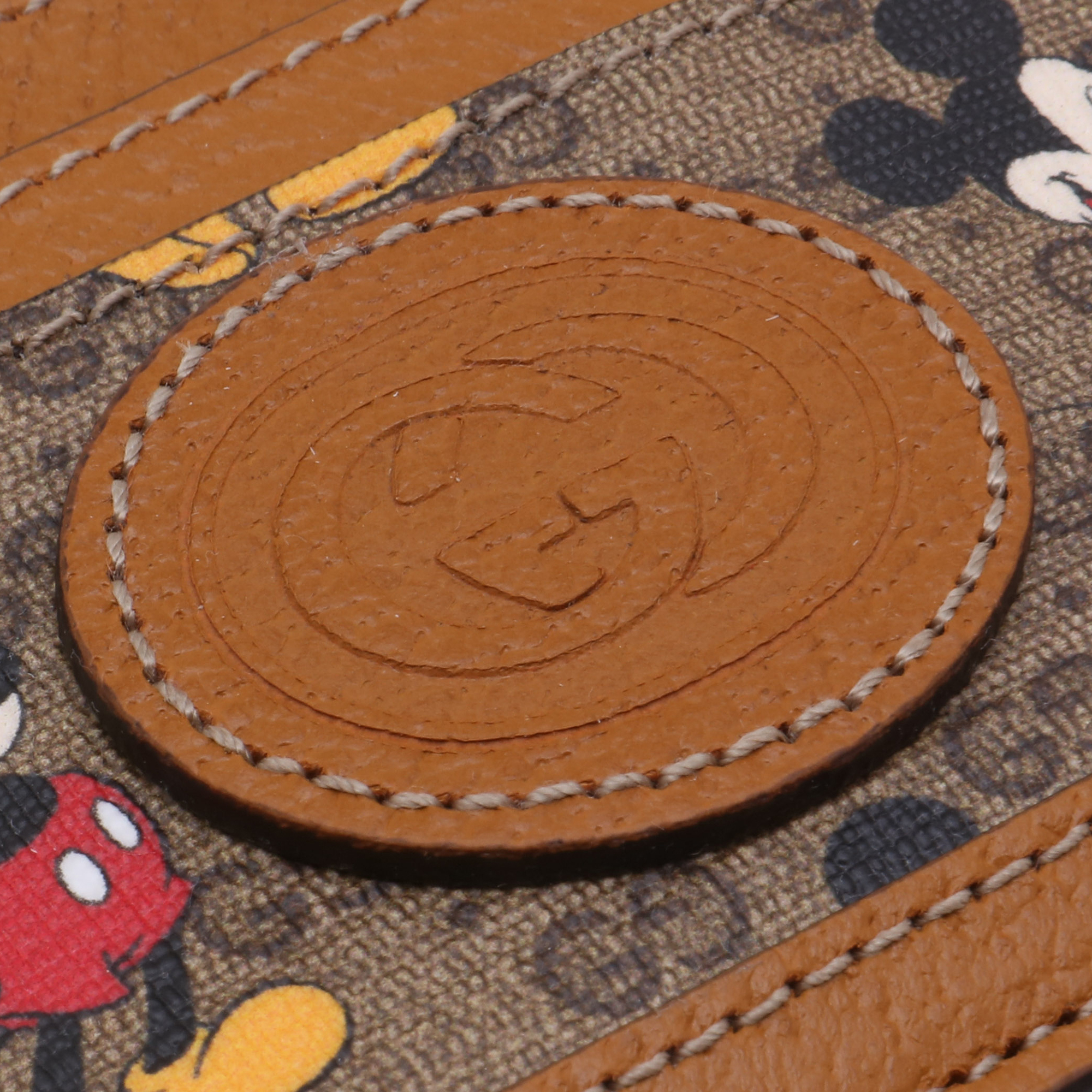 

x Disney cardholder, Brown