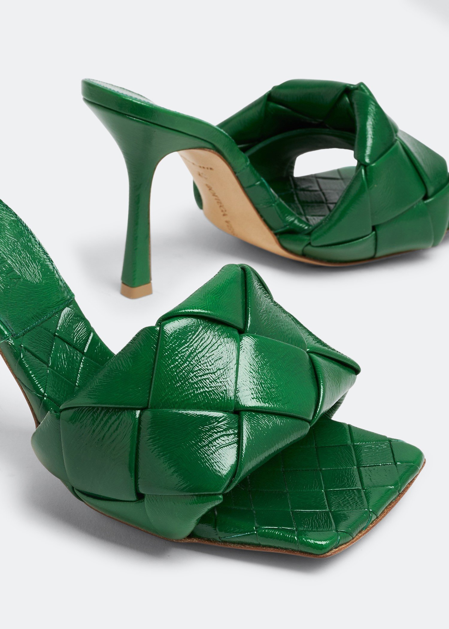 

Lido mules, Green