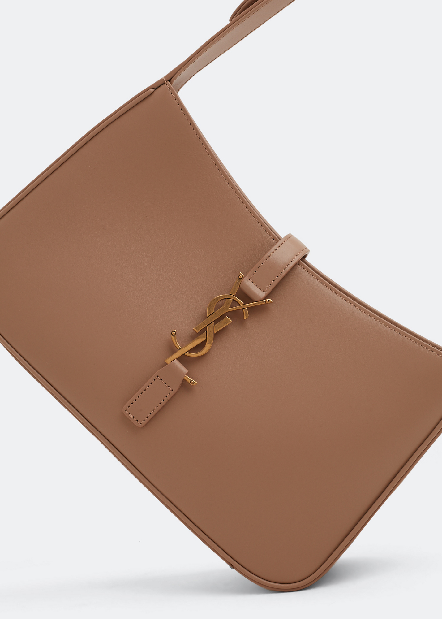 

Le 5 À 7 hobo bag, Beige