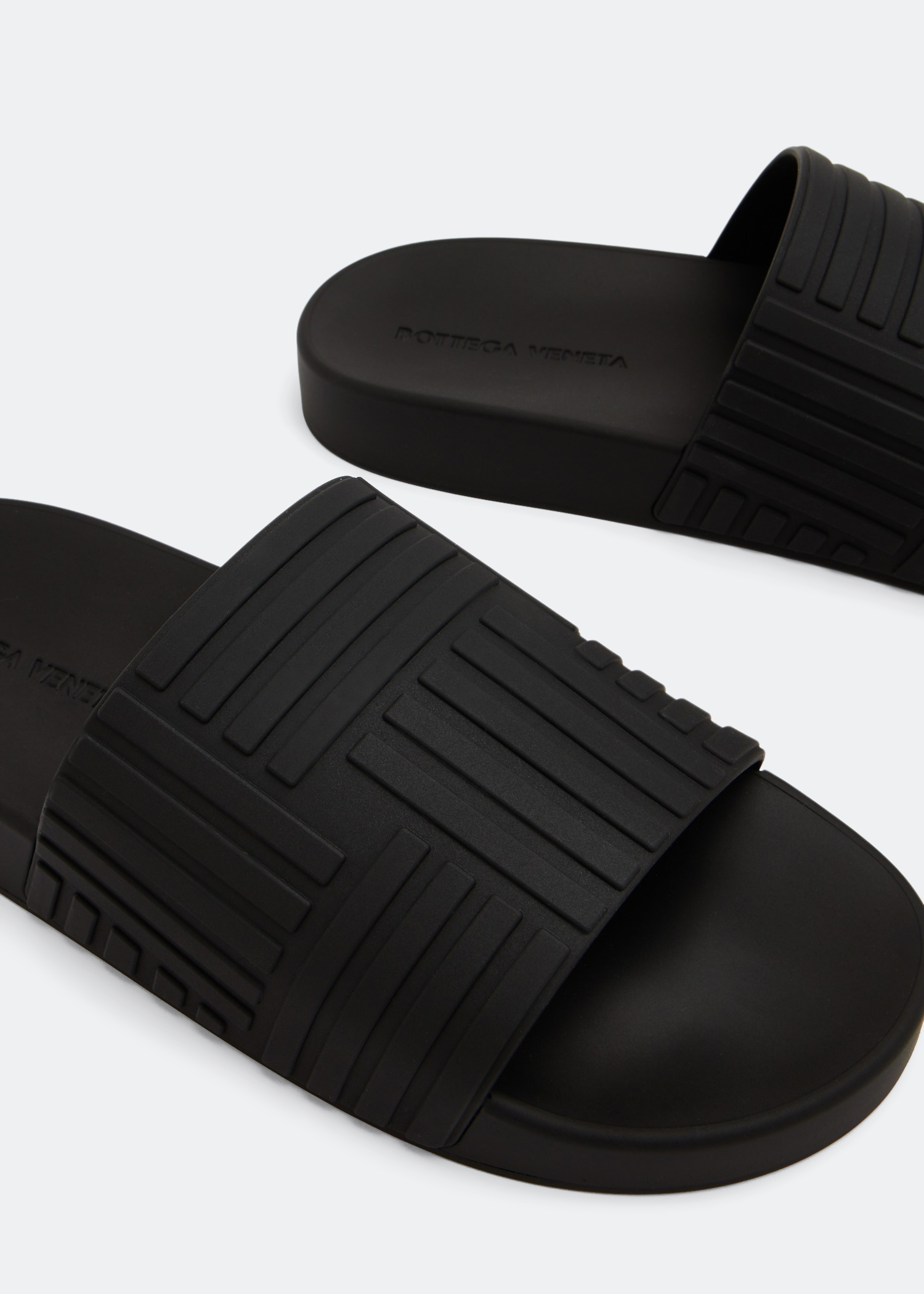 

Resort slides, Black