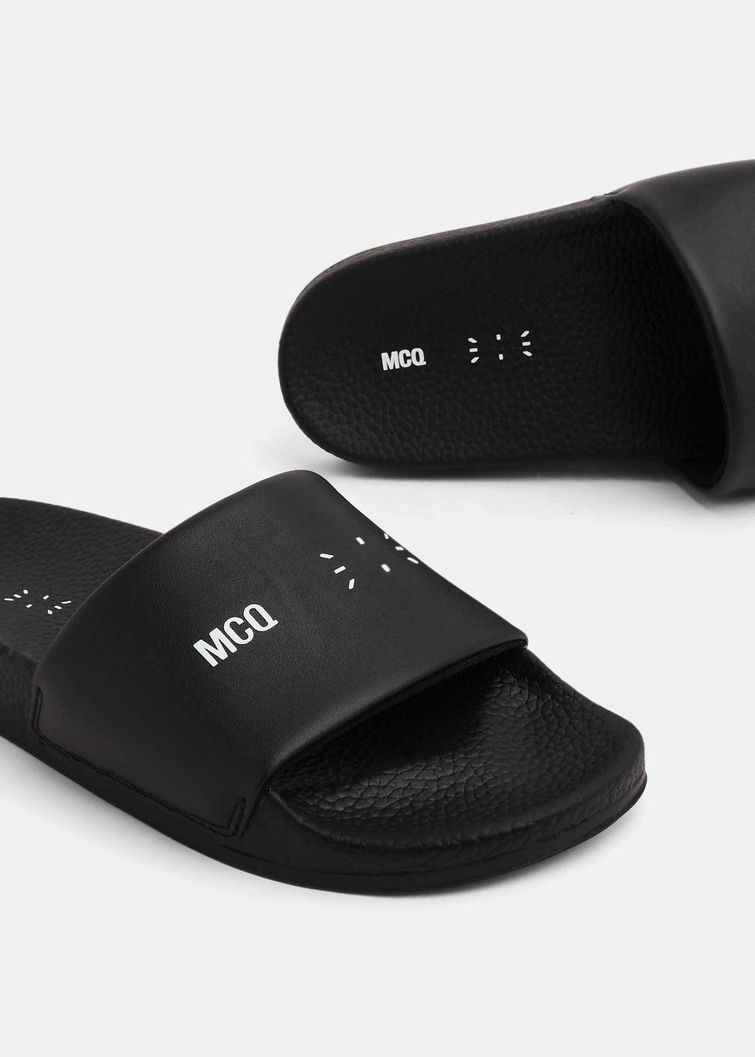 

IC0 pool slides, Black