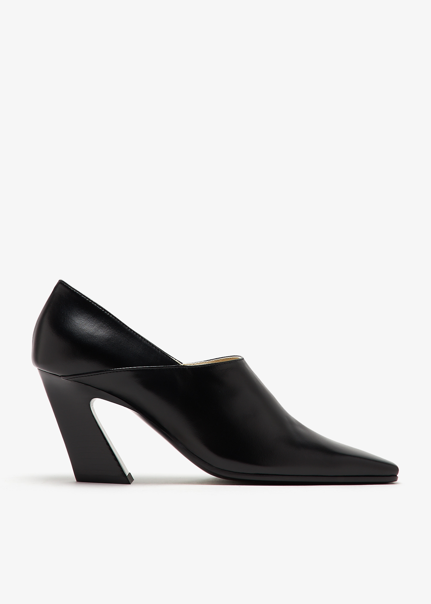

Lewis pumps, Black