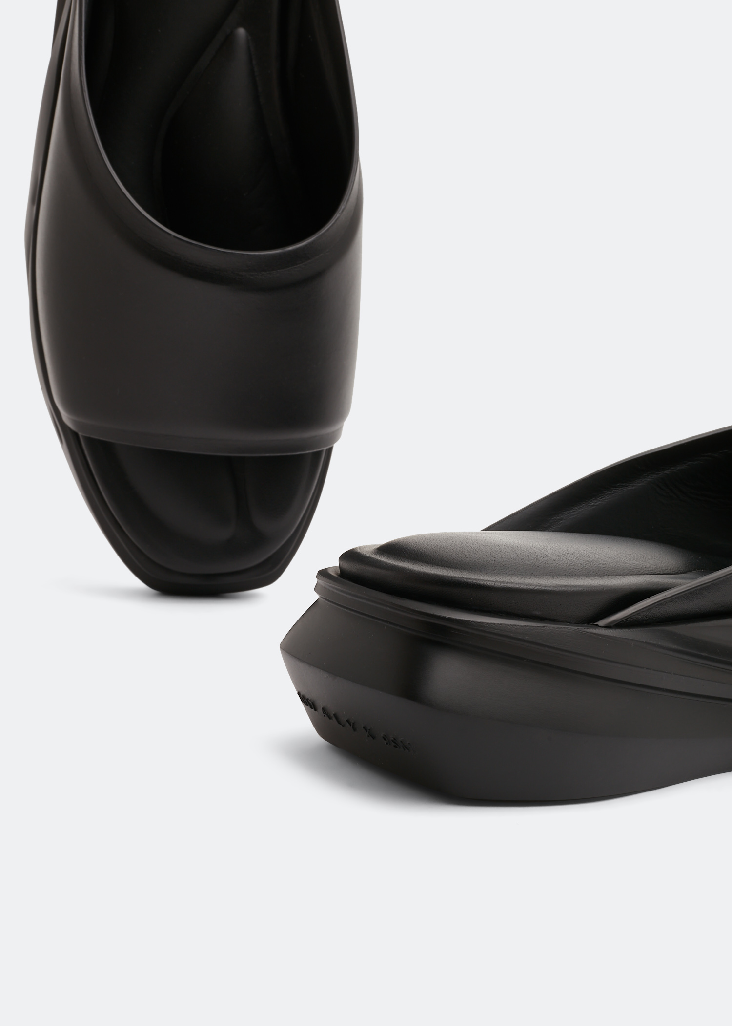 

Mono slides, Black