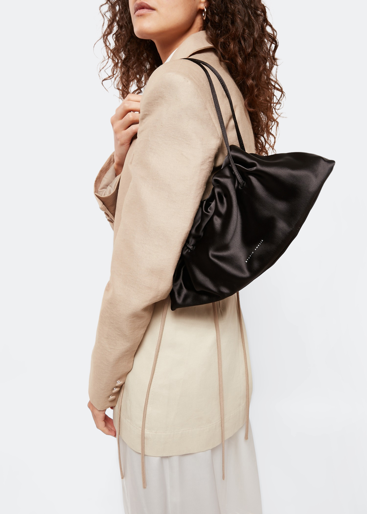 

Choux midi drawstring clutch, Black