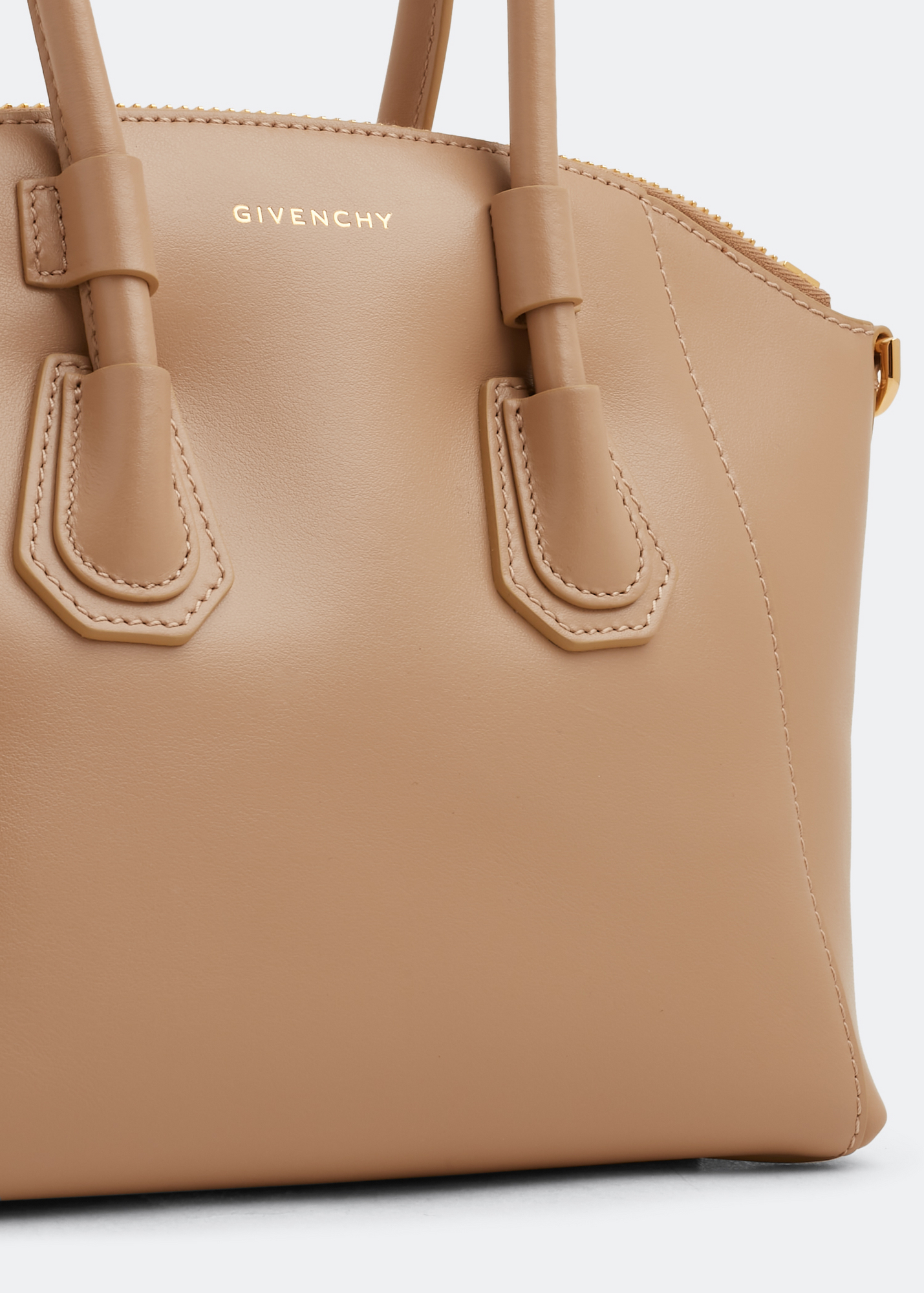 

Antigona mini sport bag, Beige