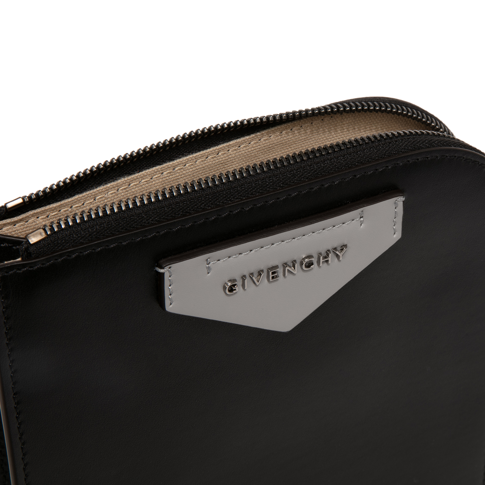

Antigona small flat bag, Black