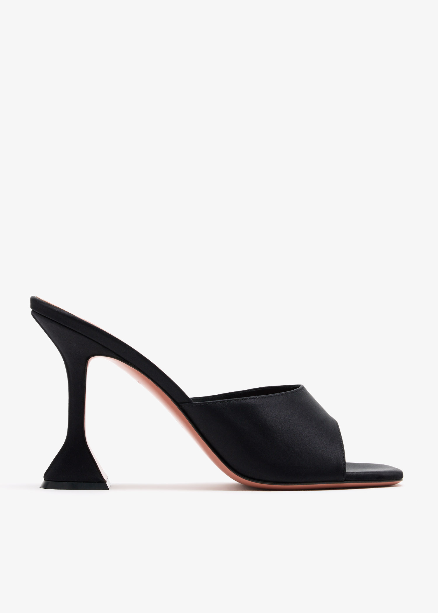 

Lupita 95 mules, Black