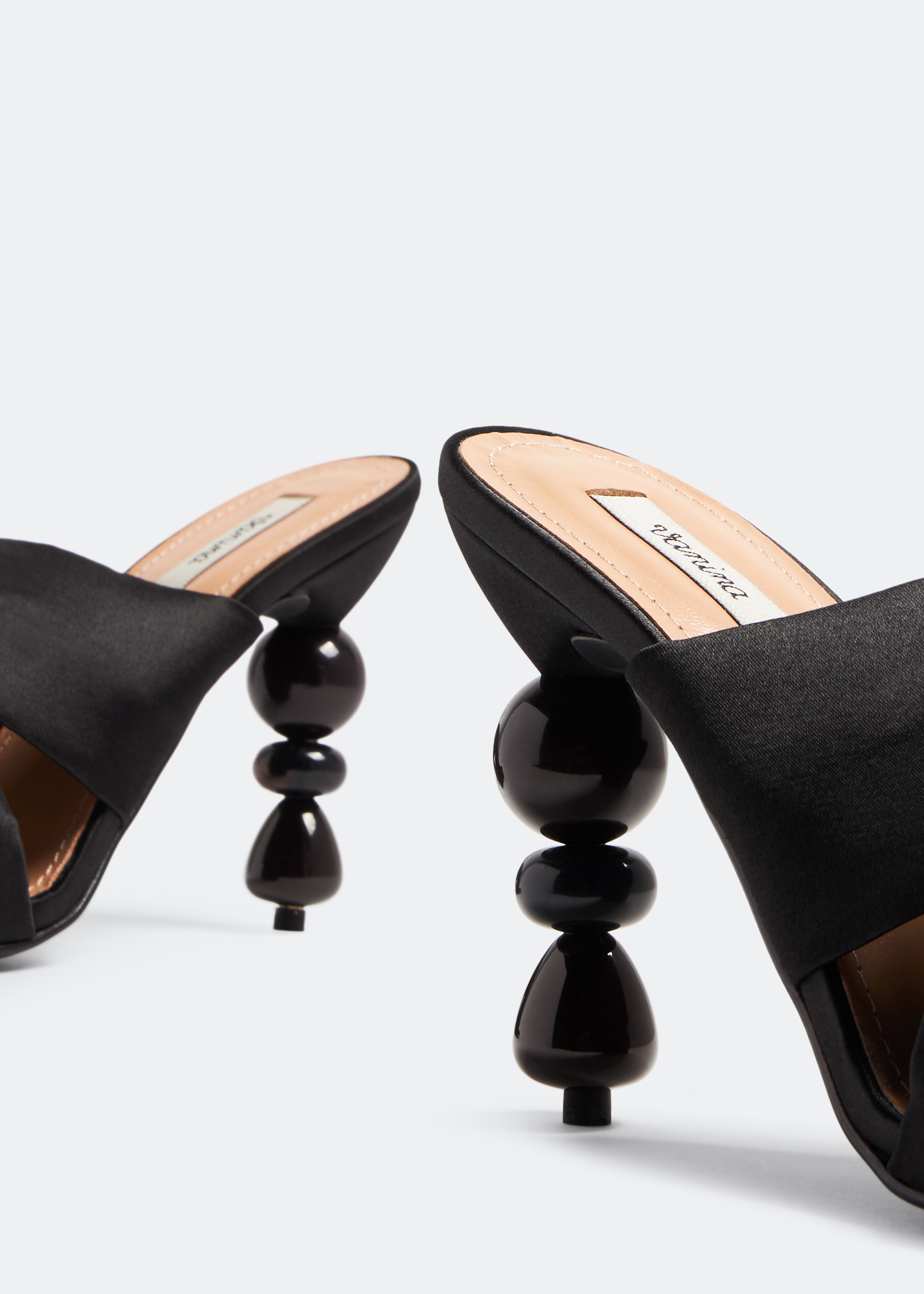 

Camelia mules, Black
