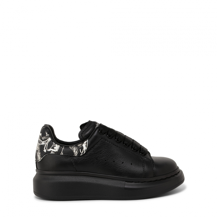 minstens aardolie Wat Alexander Mcqueen Molly sneakers for Unisex - Black in KSA | Level Shoes