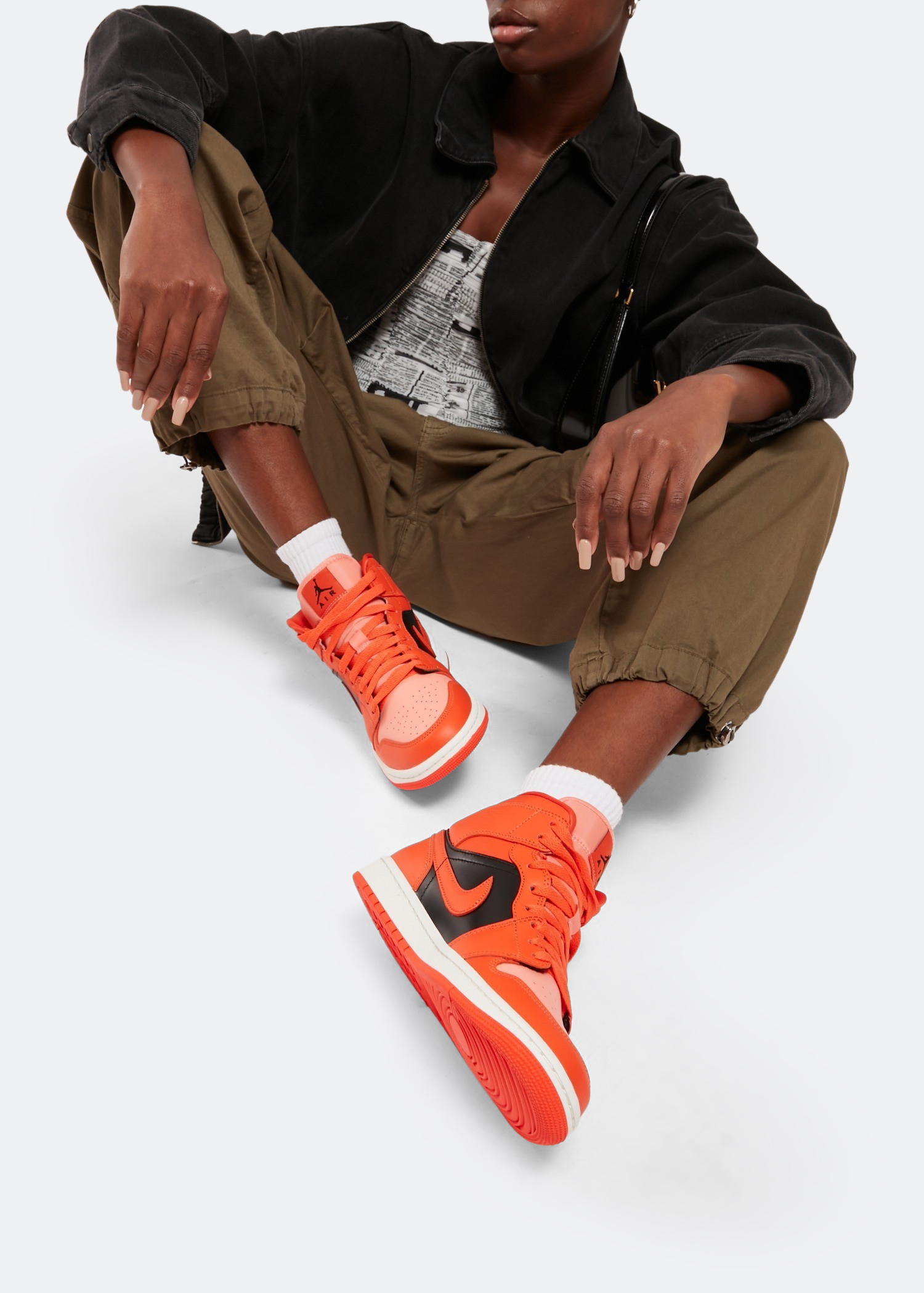 

Air Jordan 1 Mid 'Orange Black' sneakers, Red