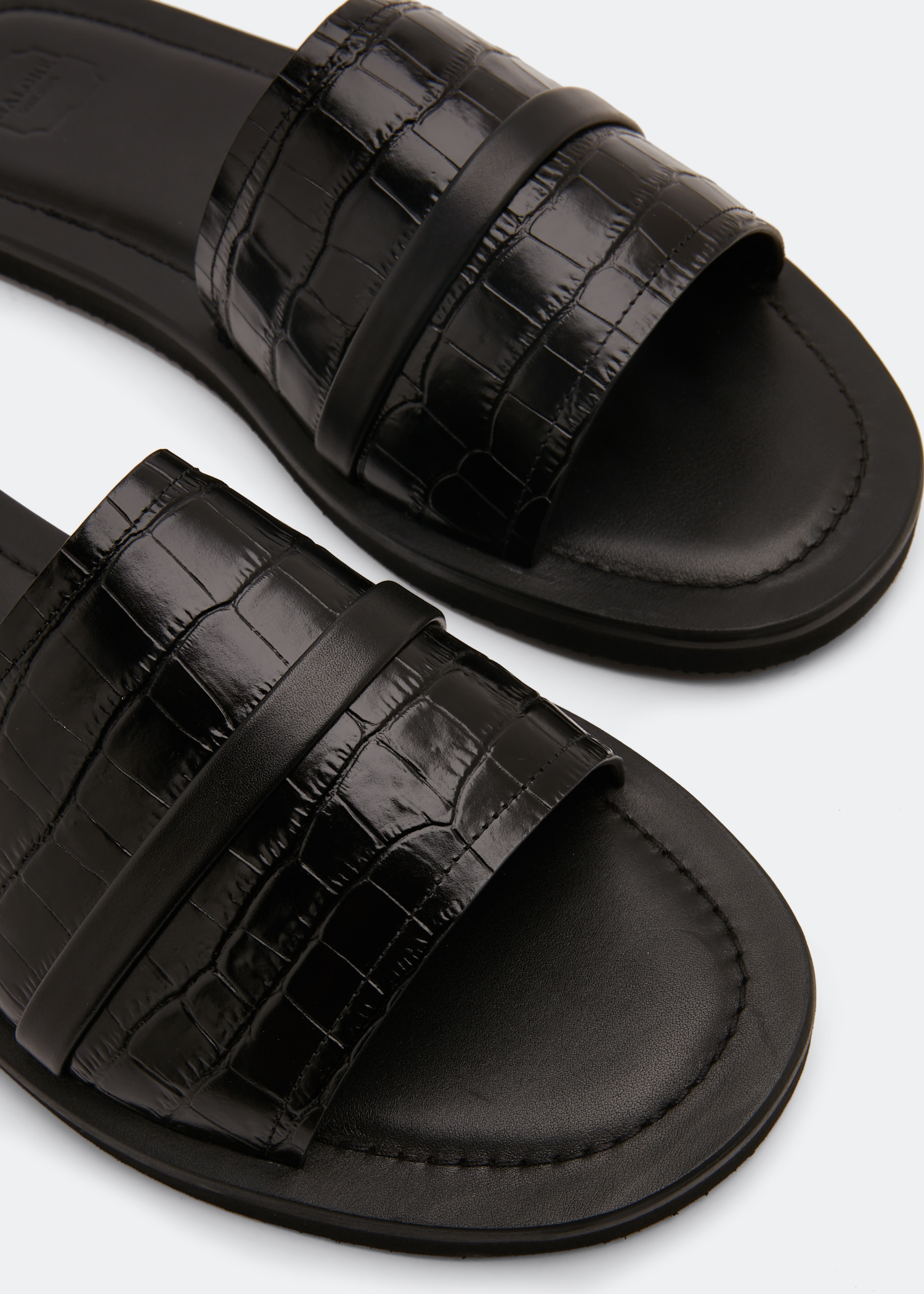 

Dom slides, Black