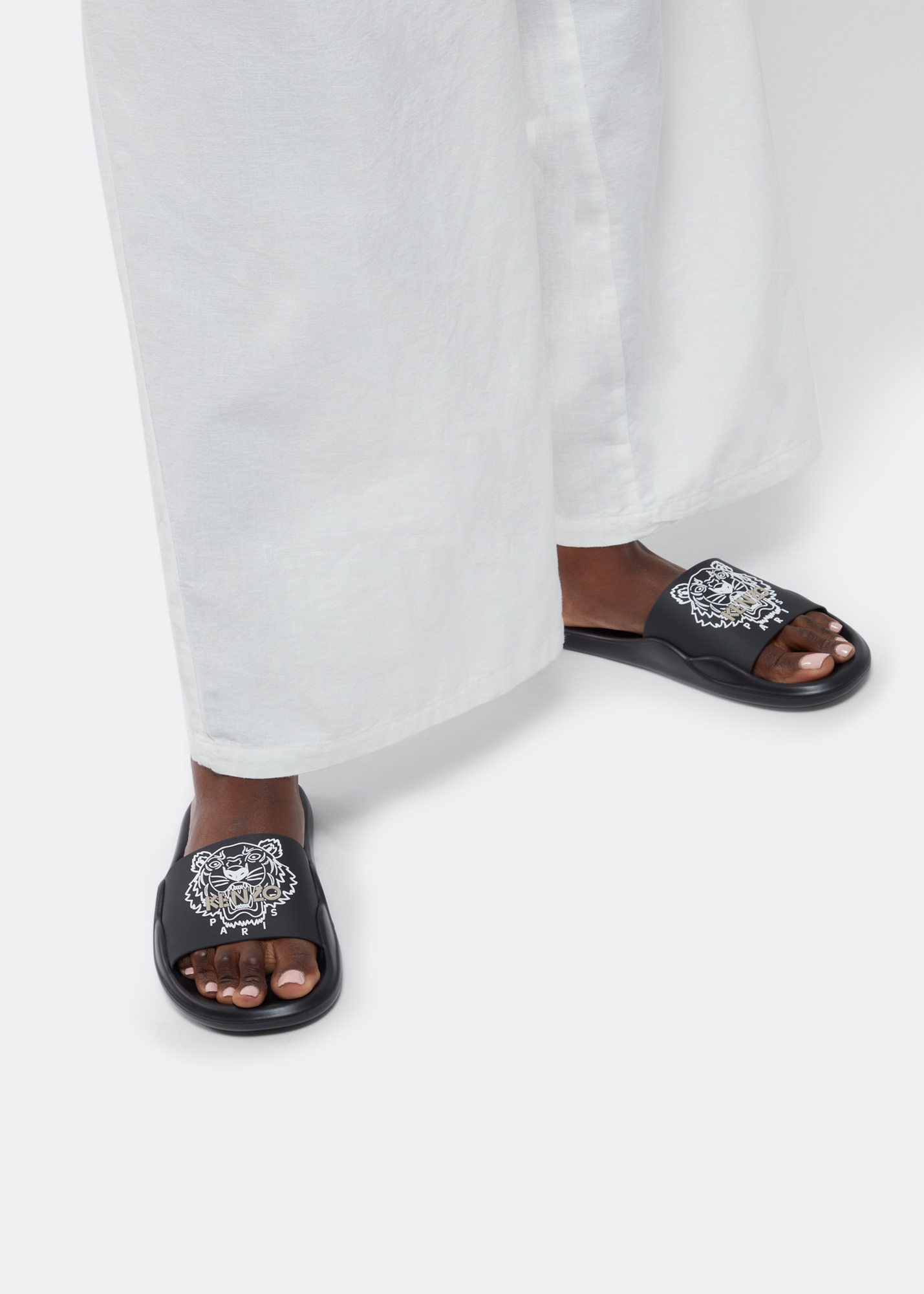 

Tiger printed slides, Black