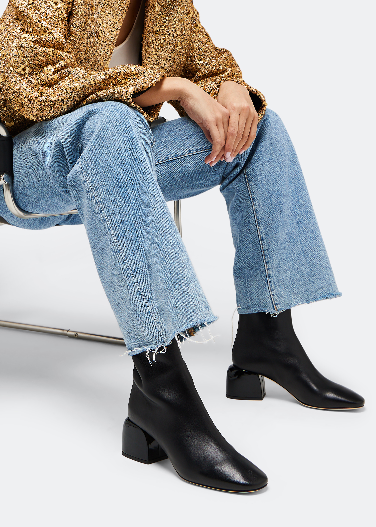 

Form boots, Black
