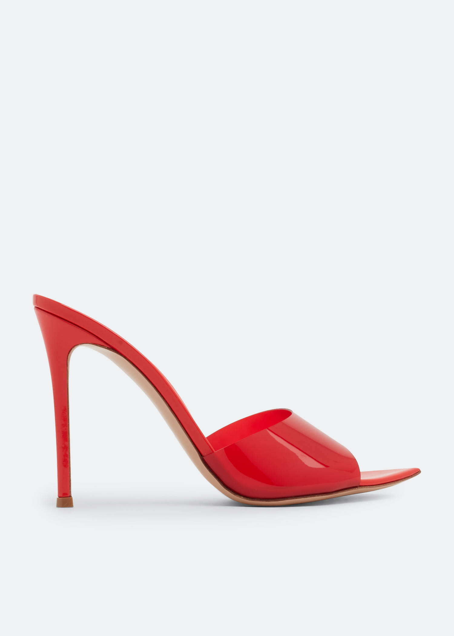

Elle mules, Red