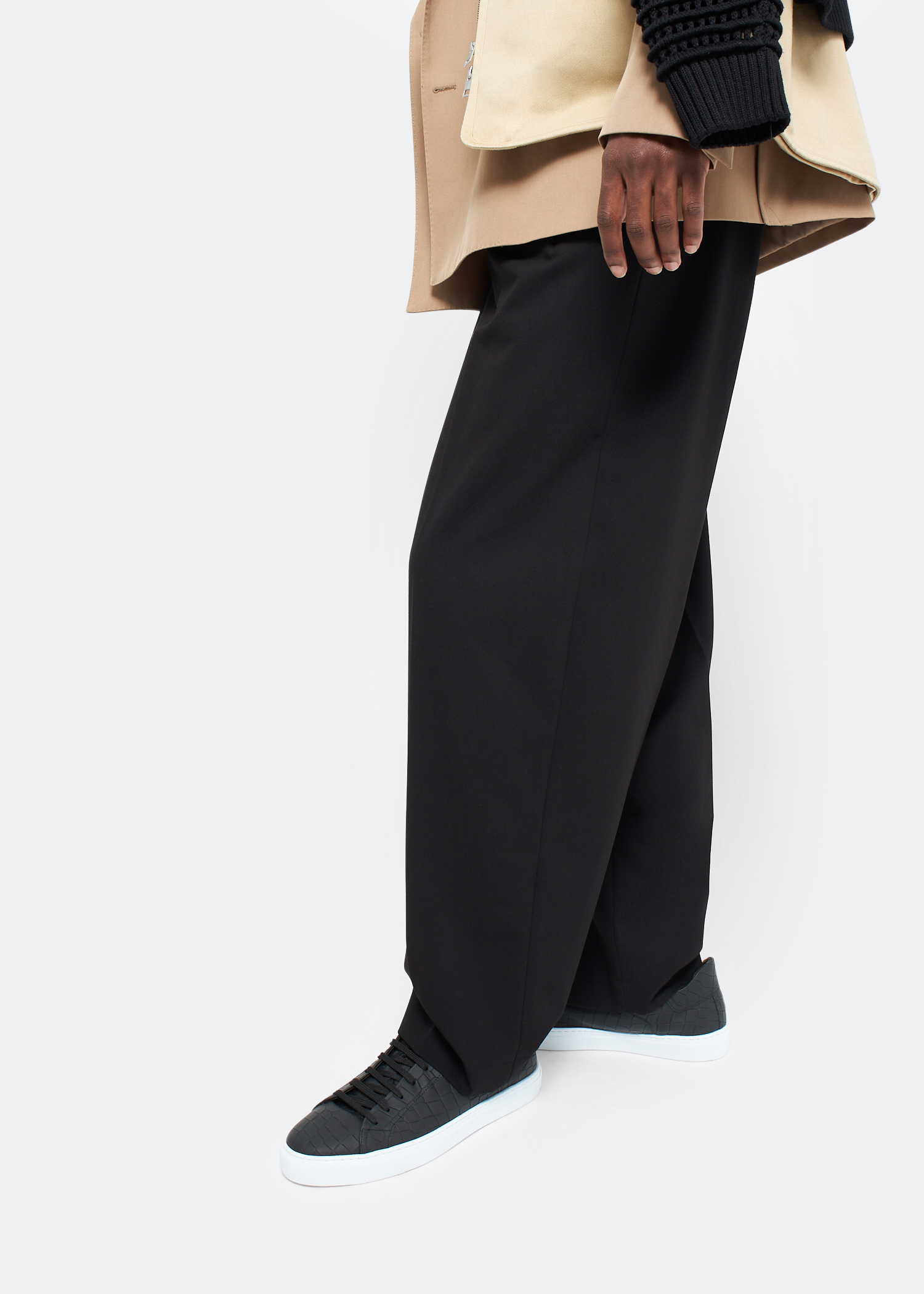 

Essence low-top sneakers, Black