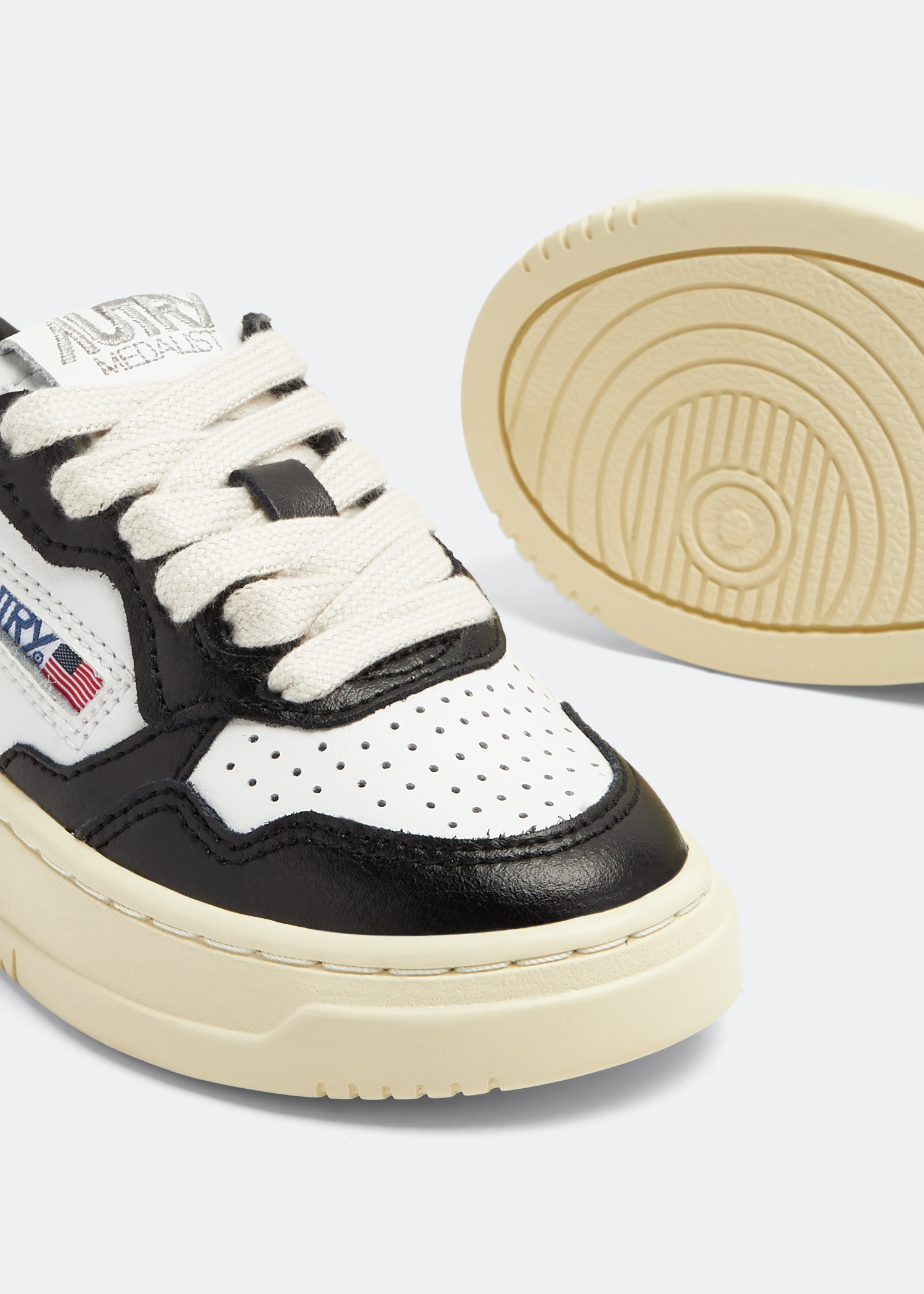 

Medalist low sneakers, Black