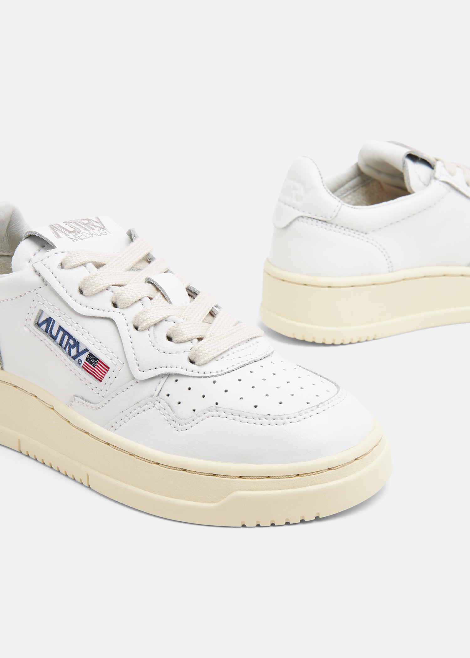 

Medalist low sneakers, White