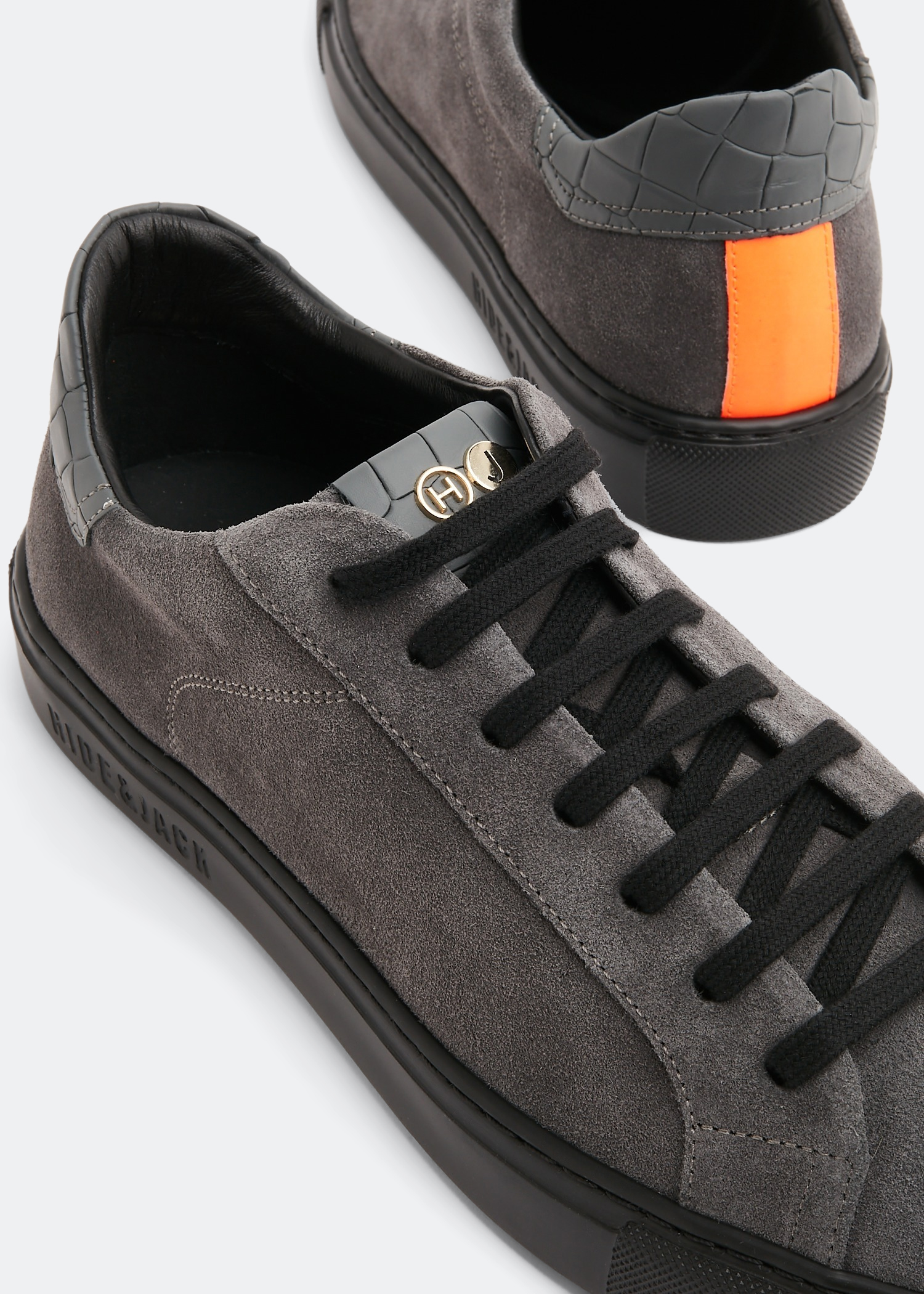 

Oil sneakers, Grey