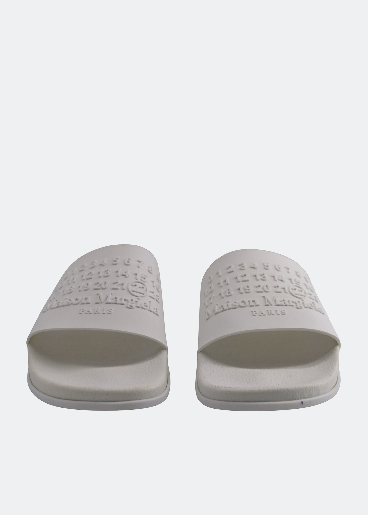 

Logo slides in white PVC