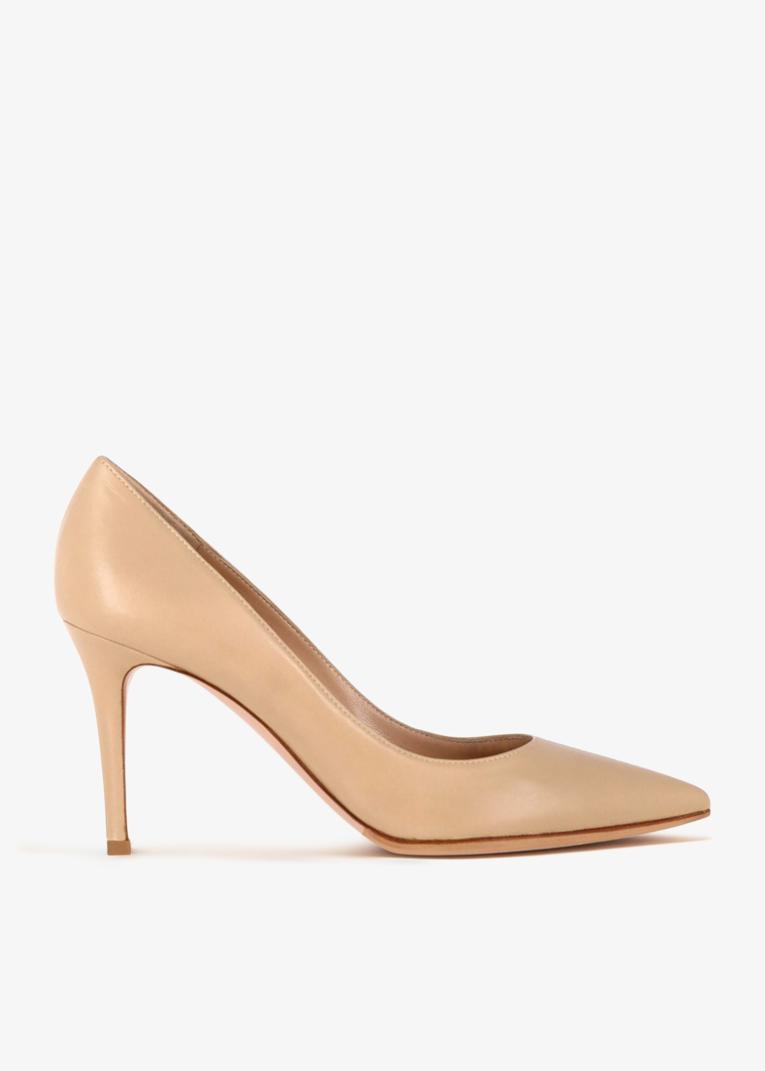 

Pointed-toe pumps, Beige