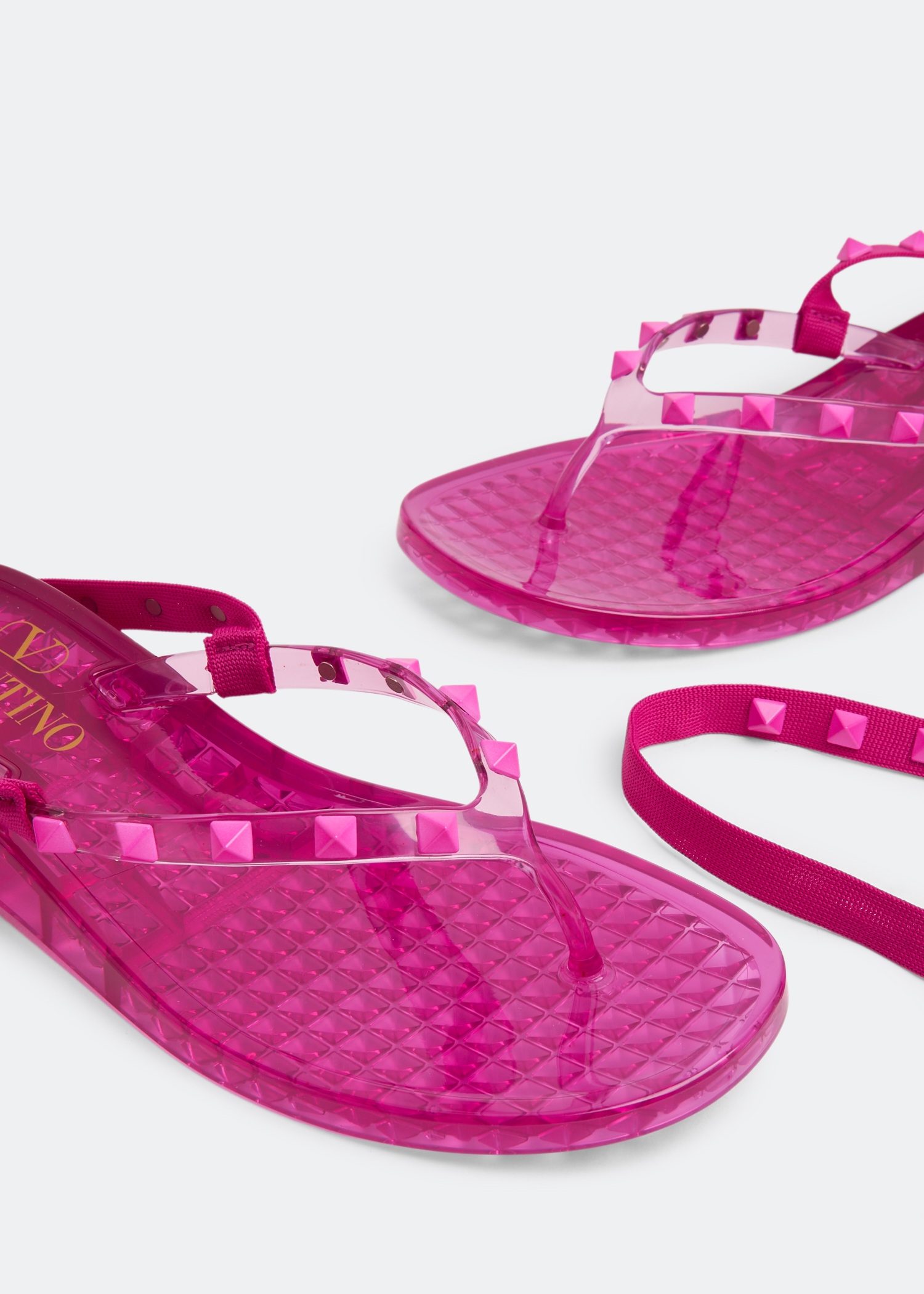 

Rockstud rubber thong sandals, Pink