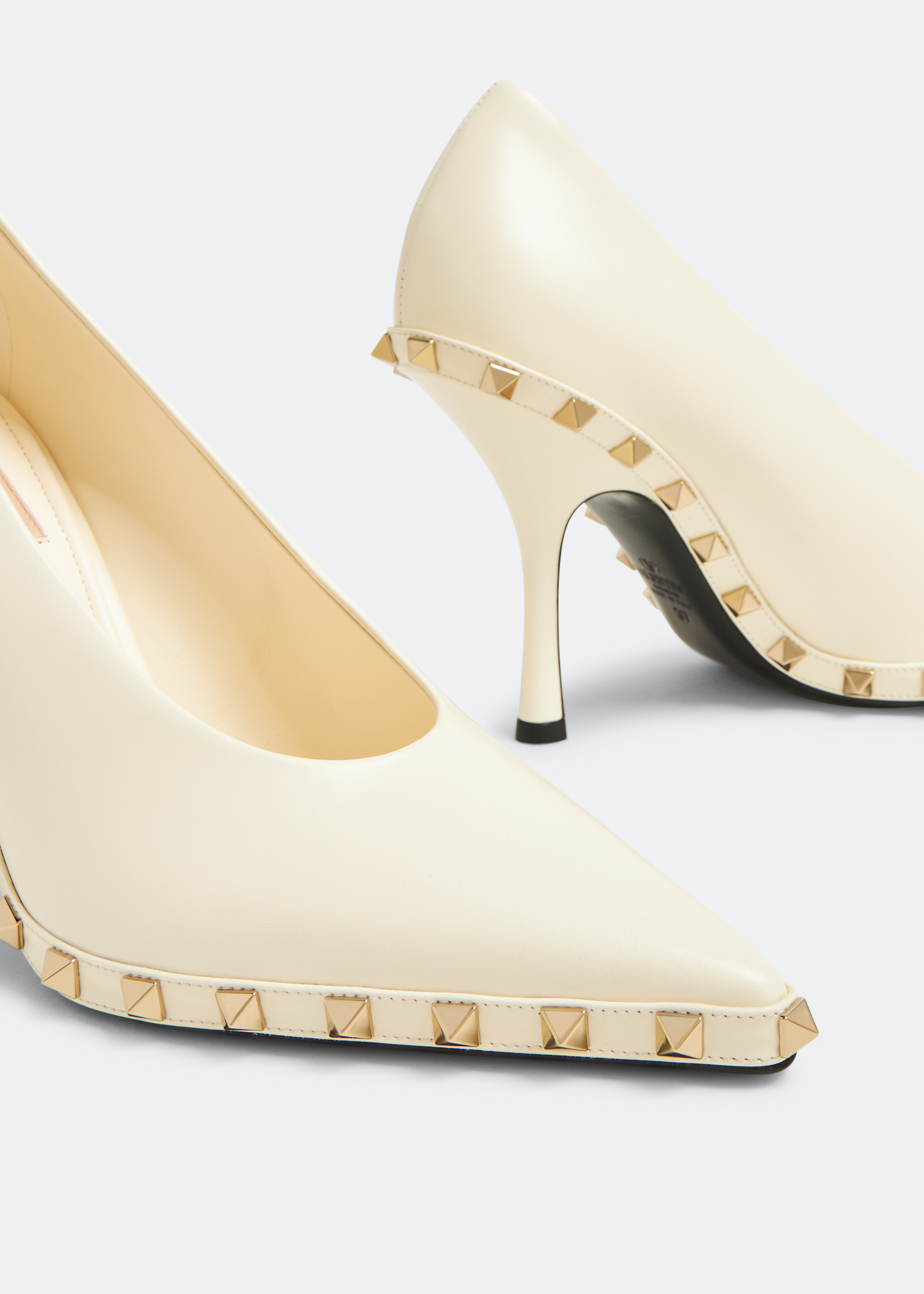 

Rockstud pumps, White